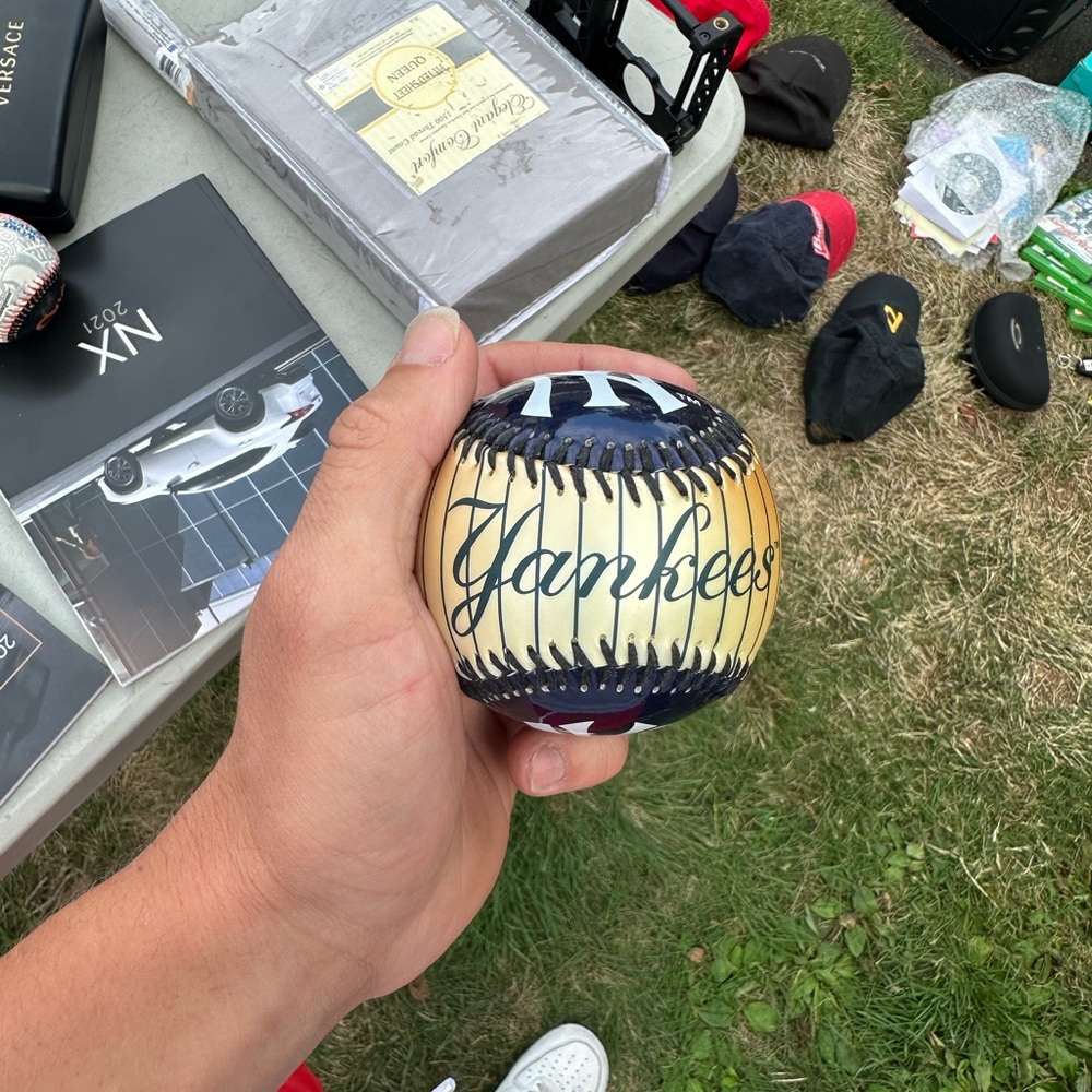 New York Yankees Blue Baseball - Picture 3 of 4